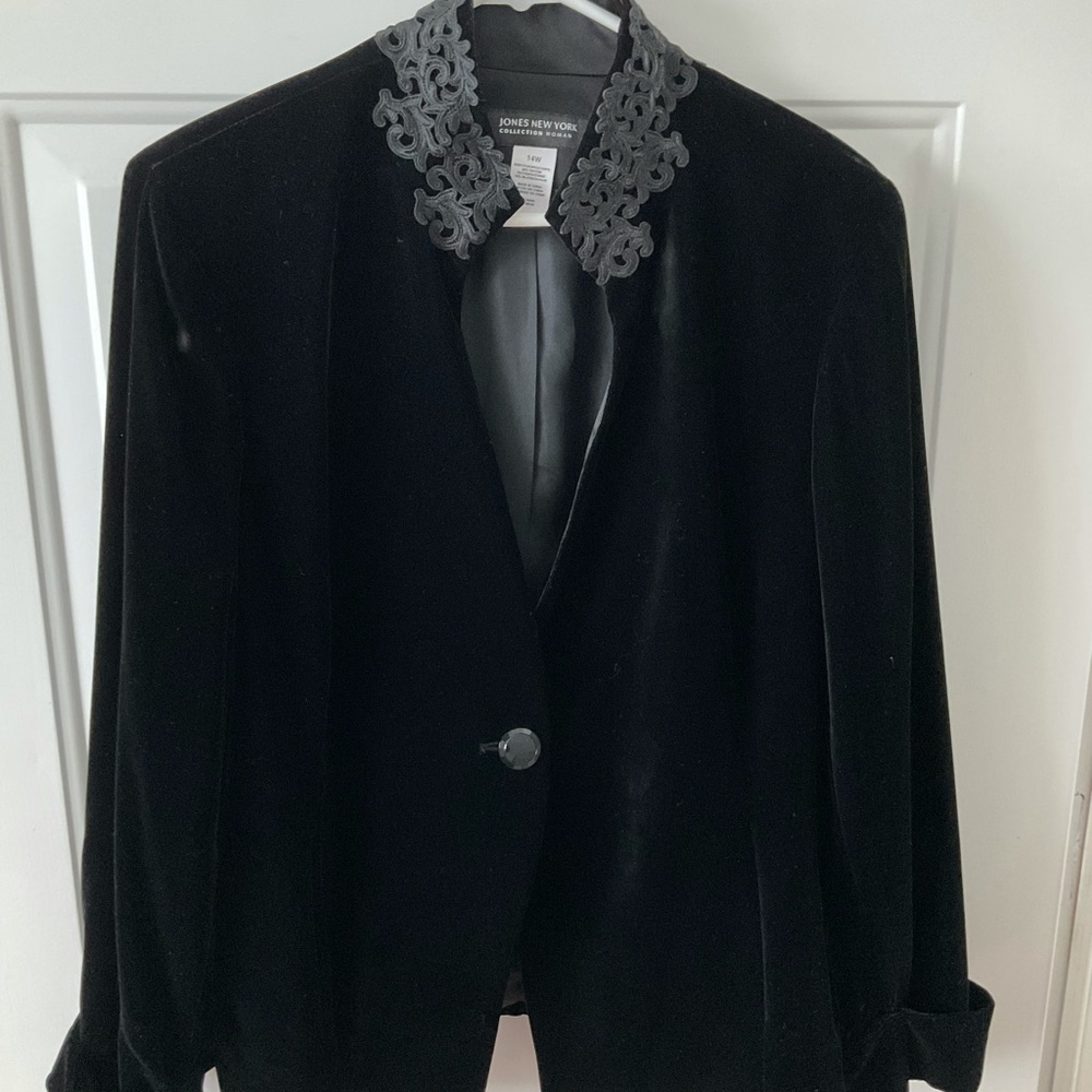 Ladies Beautiful Black Velvet Jacket Worn once.  Like New Condition.